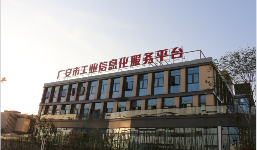 中心：充分发挥职能职责...